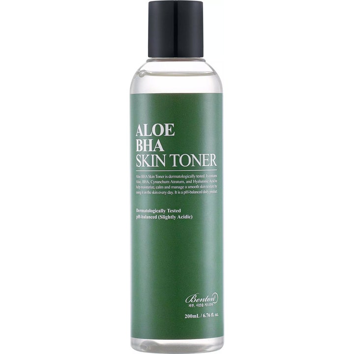 Benton Aloe BHA Skin Toner 200 ml för aknebenägen hud i en grön plastflaska med svart skruvlock.