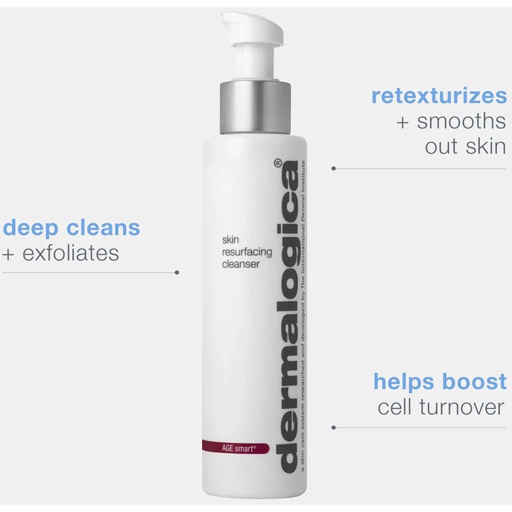 Dermalogica AGE Smart Skin Resurfacing Cleanser i vit pumpflaska som exfolierar och ger en slätare hud.