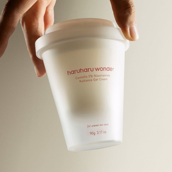 haruharu wonder Centella 5% Niacinamide Radiance Gel Cream 90 g lystergivande gelkräm i vit muggformad burk