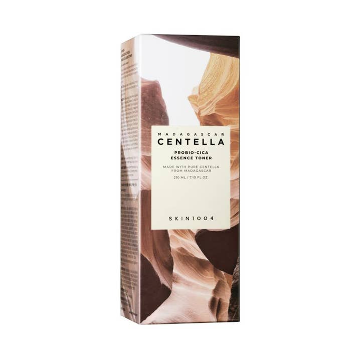 SKIN1004 Madagascar Centella Probio-Cica Essence Toner 210 ml fuktgivande koreansk hudvårdsrutin i brun ytterbox