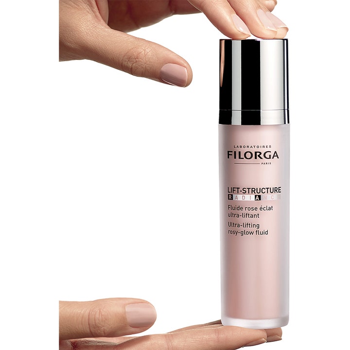 Filorga Lift-Structure Radiance 50 ml lystergivande dagkräm i frostad rosa pumpflaska som ger huden fasthet.