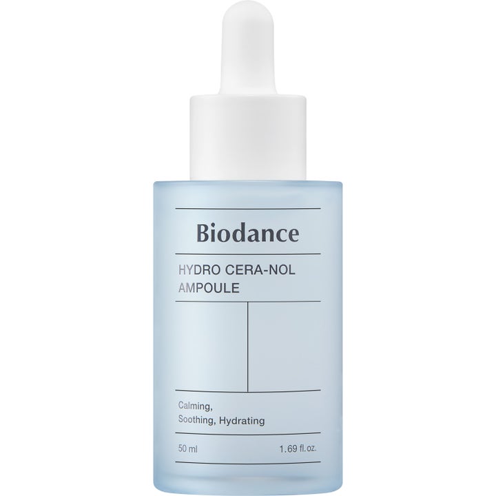 Biodance Hydro Cera-nol Ampoule 50 ml lugnande och återfuktande serum i en ljusblå frostad glasflaska med vit pipett