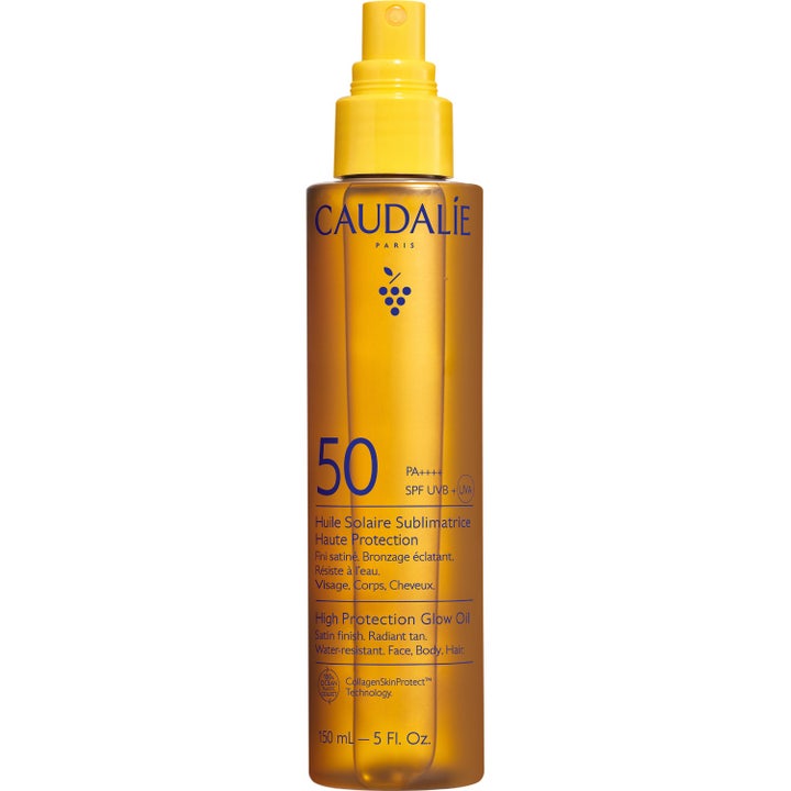 Caudalie High Protection Glow Oil 150 ml solskydd för lyster i bärnstensfärgad sprayflaska med gult munstycke