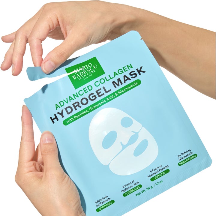 Mario Badescu Advanced Collagen Hydrogel Mask 3-pack återfuktande ansiktsmask i ljusblå förpackning som öppnas.