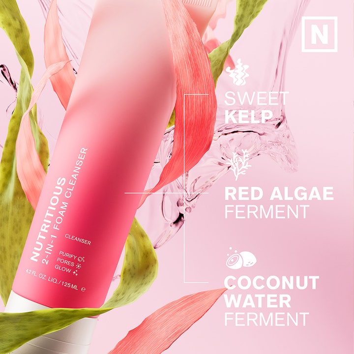Estée Lauder Nutritious 125 ml 2-i-1 skumrengöring för djuprengöring ansikte glow i rosa tub med alger och vatten.