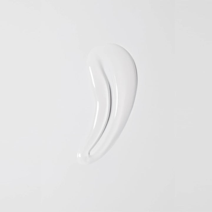 Jorgobé Multi-Hyaluronic Serum 50 ml hyaluronsyra serum mot torr hud visar en vit silkeslen och krämig textur.