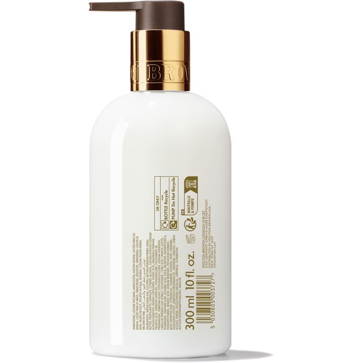 Molton Brown Mesmerising Oudh Accord & Gold 300 ml exklusiv oud handkräm på vit pumpflaska med gulddetaljer