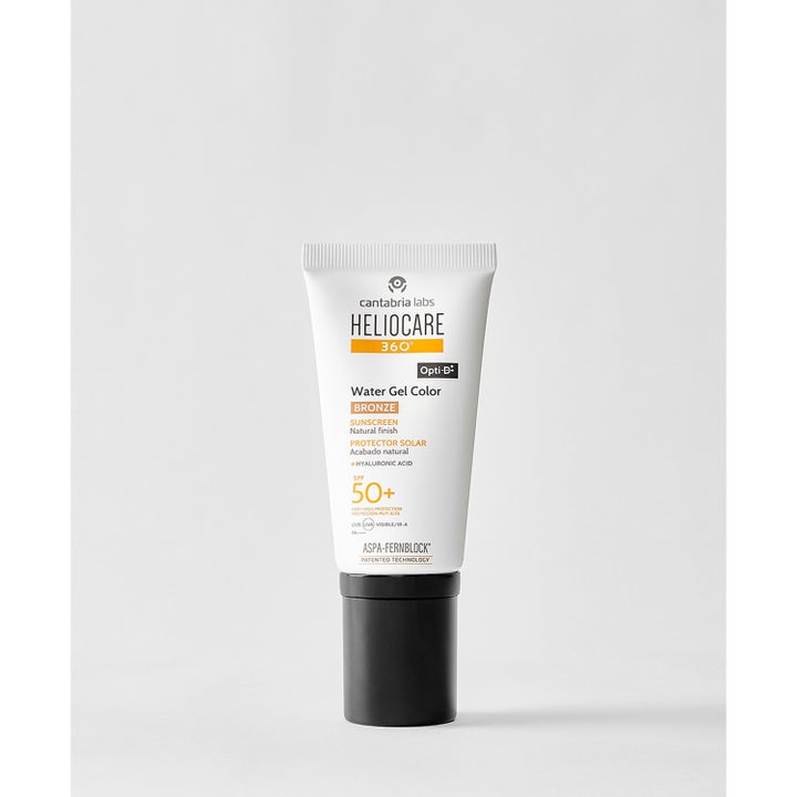 Heliocare Water Gel Color 50 ml brons solskydd med färg i vit tub med svart pump som ger huden fukt och lyster.