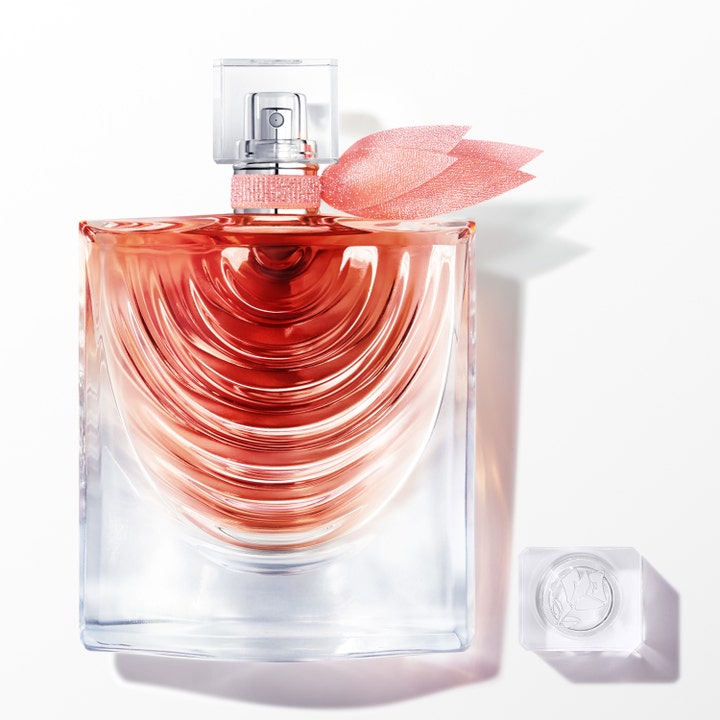 Lancôme La Vie est Belle Iris Absolu 100 ml gourmand parfym i glasflaska med vågor och rosa glittrigt band