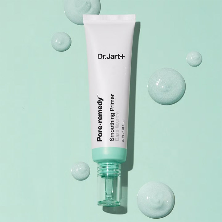 Dr.Jart+ Pore-remedy Smoothing Primer 30 ml porminskning ansiktsprimer i vit tub med klickar av ljusgrön textur.