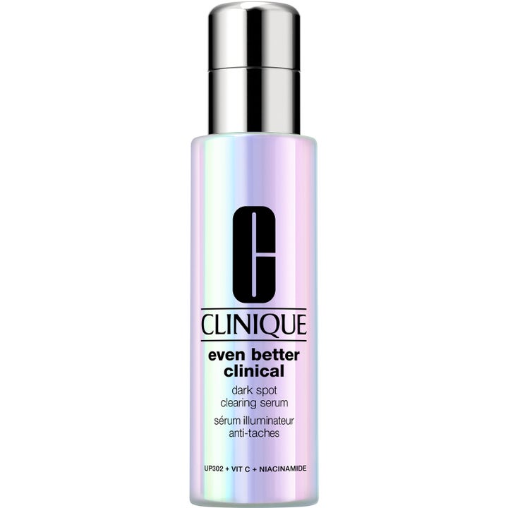 Clinique Even Better Clinical serum mot mörka fläckar med vitamin C i en skimrande holografisk flaska med silverlock.