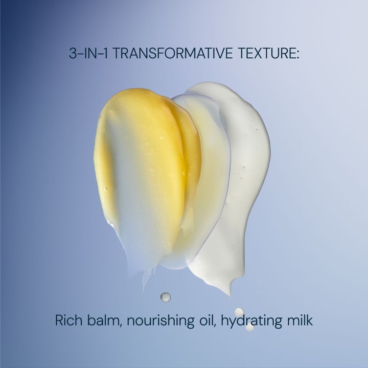 Elemis Pro-Collagen Rose Cleansing Balm 105 g rengöringsbalsam visar sin konsistens som krämigt vax, olja och mjölk.