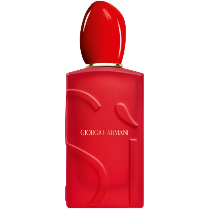 Armani Si Passione Red Bloom 100 ml edp i en röd ogenomskinlig glasflaska med röd kork och gulddetaljer