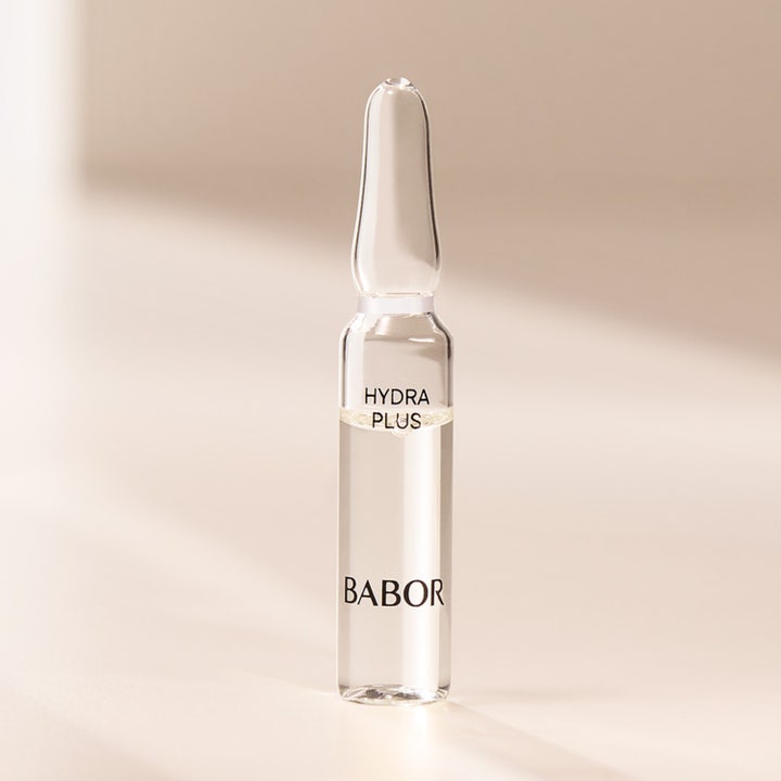 Babor Ampoule Hydra Plus 14 ml hyaluronsyra ampull i klart glas ger huden en intensiv fuktboost.