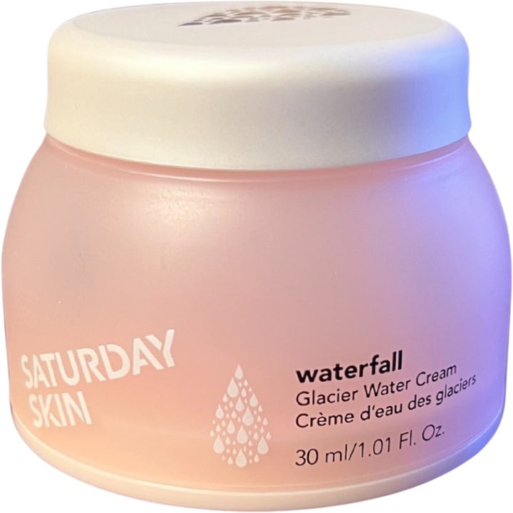 Saturday Skin Waterfall Glacier Water Cream 30 ml återfuktande ansiktskräm i en frostad ljusrosa burk med vitt lock