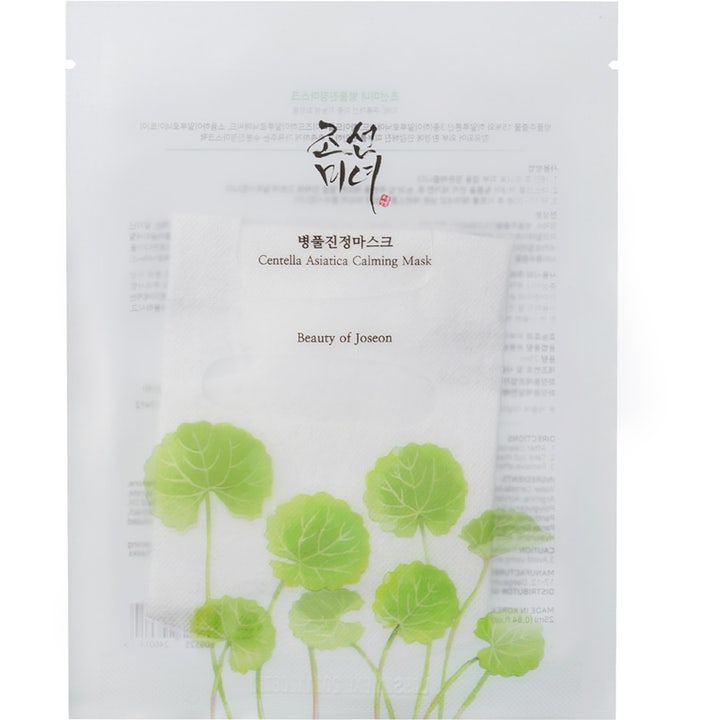 Beauty of Joseon Centella Asiatica Calming Mask 1 st centella fuktgivande sheet mask i vit förpackning med gröna blad.