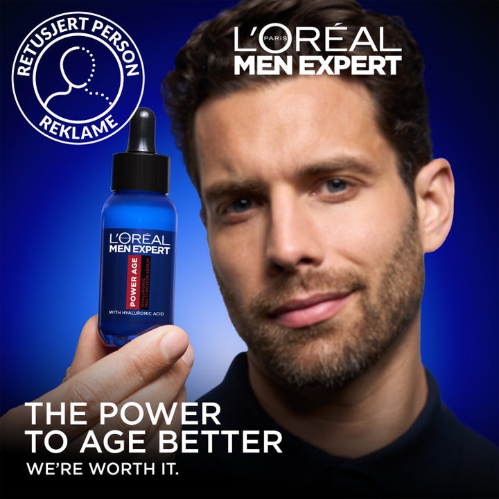 L'Oréal Paris Men Expert Power Age Serum 30 ml återfuktande ansiktsserum män i blå glasflaska som hålls av en man