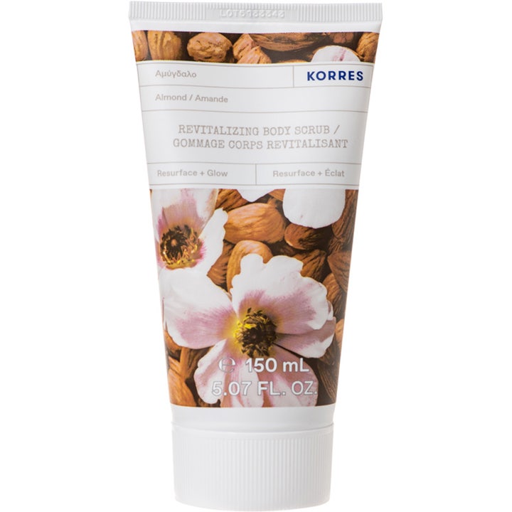 KORRES Revitalizing Body Scrub 150 ml mandel är en bodyscrub för slät hud i vit plasttub med mandel- och blommotiv.