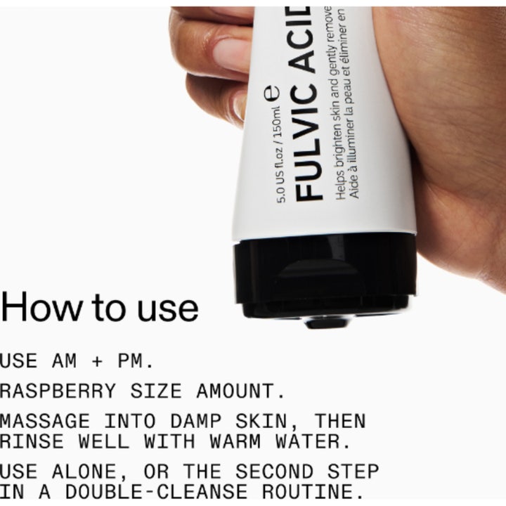 The INKEY List Fulvic Acid Cleanser 150 ml lystergivande ansiktsrengöring i vit tub med användarinstruktioner.
