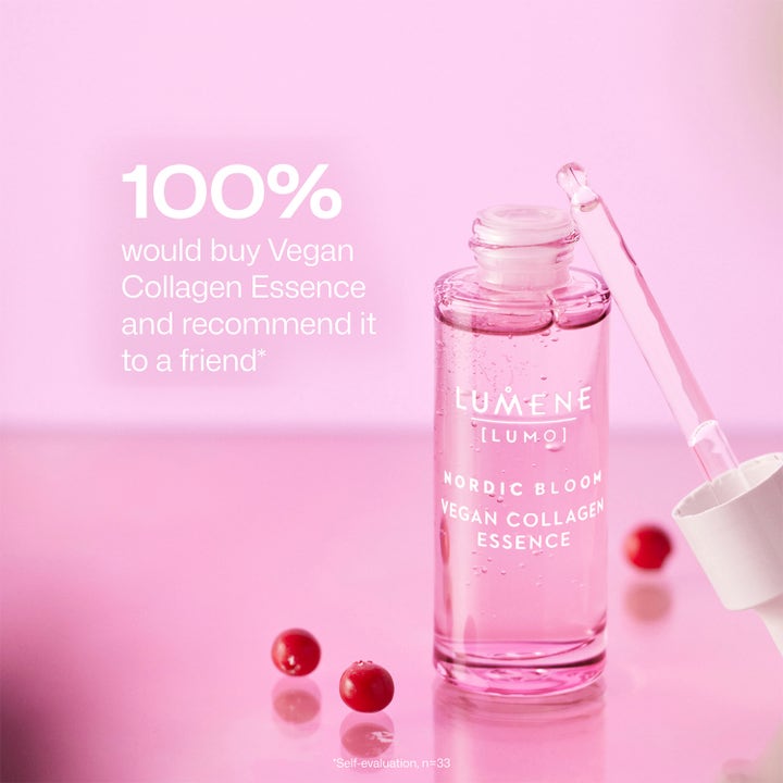Lumene Vegan Collagen Essence 30 ml veganskt ansiktsserum i rosa glasflaska med pipett och röda bär