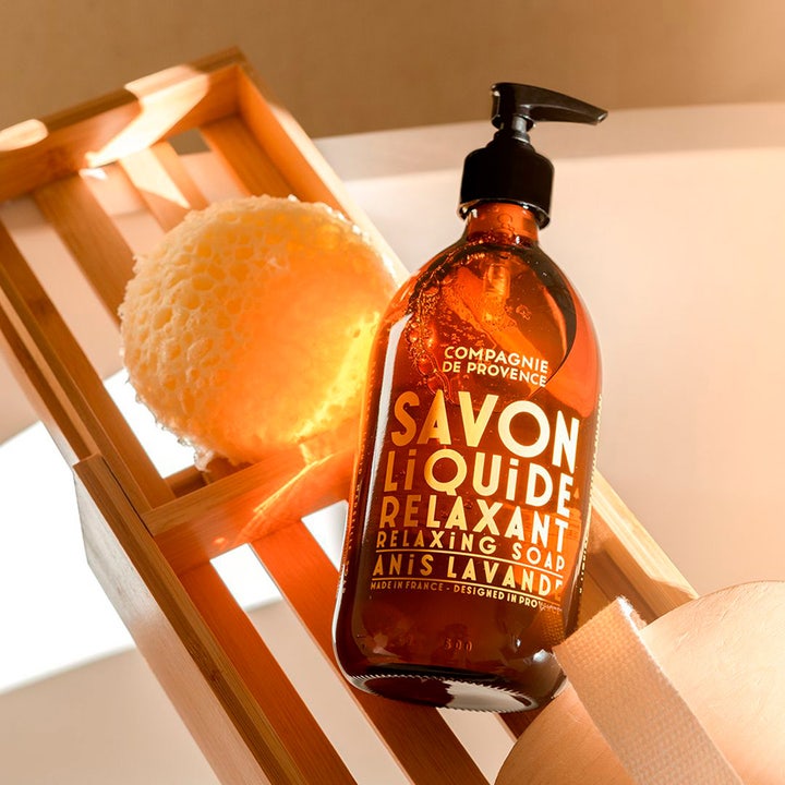 Compagnie de Provence Liquid Marseille Soap Anise Lavender 495 ml flytande handtvål lavendel i glasflaska med natursvamp.