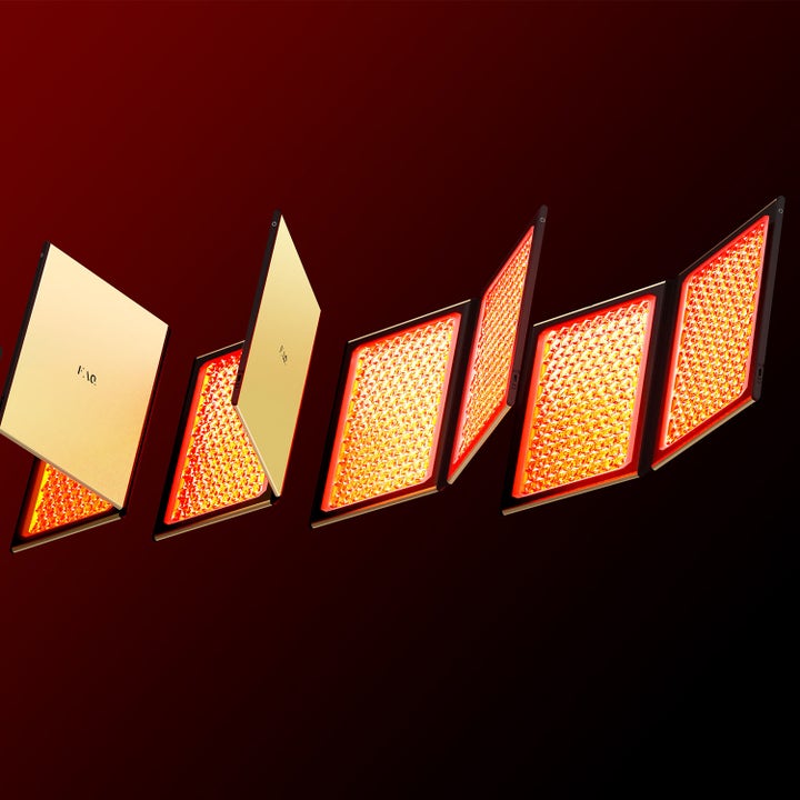 FAQ Swiss FAQ Dual Led Panel 1 st hudvårdsverktyg med utfällbara guldfärgade paneler som visar röda LED-ljus