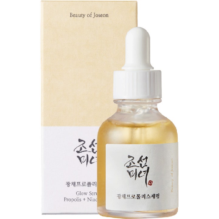 Beauty of Joseon Glow Serum 30 ml lystergivande ansiktsserum i glasflaska med pipett framför beige kartong
