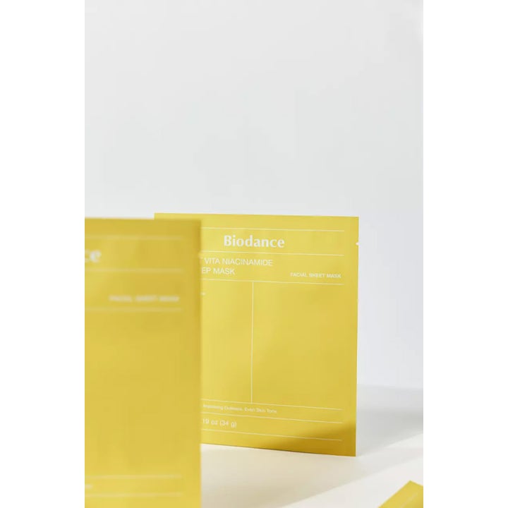 Biodance Radiant Vita Niacinamide Real Deep Mask 34 g lystergivande ansiktsmask i gul sachet med niacinamid