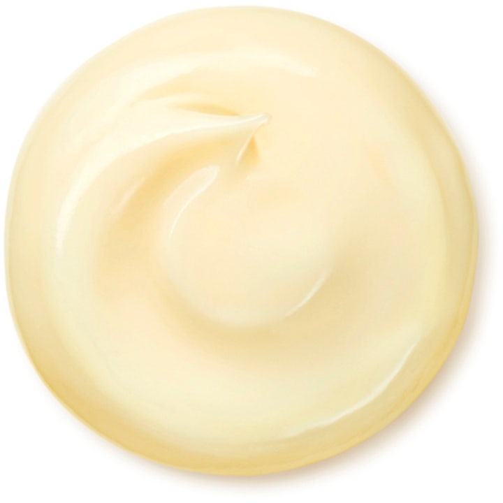 Shiseido Benefiance Wrinkle Smoothing Enriched Cream 50 ml rynkreducerande kräm visar en fyllig och krämig ljusgul textur.