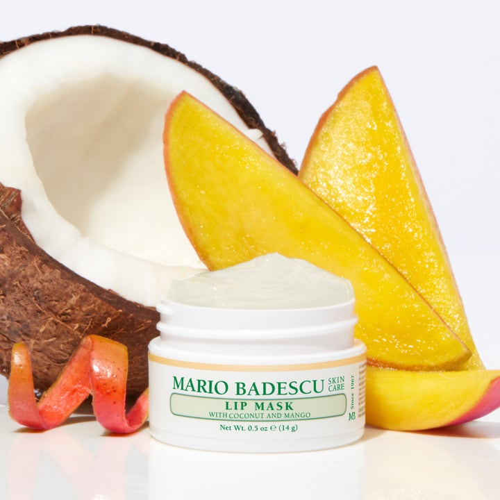 Mario Badescu Lip Mask Coconut & Mango 14 ml återfuktande läppmask i vit burk med kokosnöt och mangoskivor