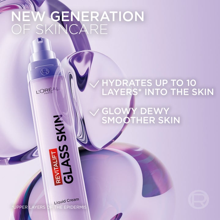 L'Oréal Paris Revitalift Filler Glass Skin Liquid Cream 50 ml återfuktande dagkräm i lila pumpflaska bland glasbubblor.