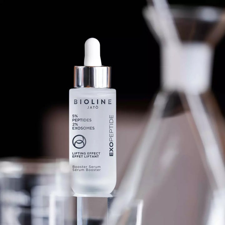 Bioline Jatò Exopeptide Booster Serum 30 ml lyftande serum med peptider i frostad glasflaska med silverdetaljer