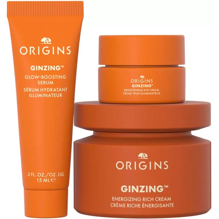 Origins GinZing Gift Set 70 ml lystergivande hudvård med en orange serumtub och två matchande ansiktsburkar.