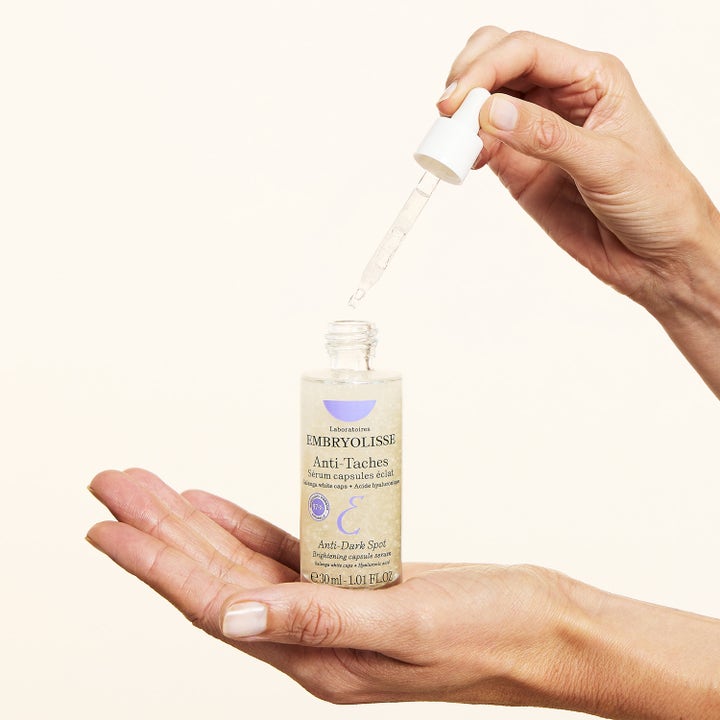 Embryolisse Concentrated Brightening Dark Spot Serum 30 ml mot pigmentfläckar i glasflaska med pipett och vita kapslar