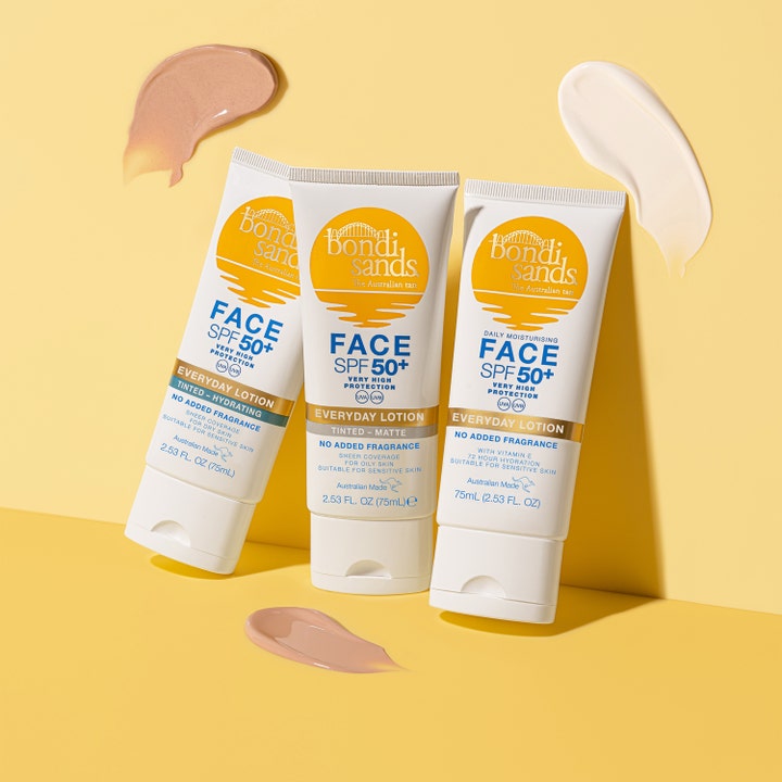 Bondi Sands Everyday Matte Tinted Face Lotion 75 ml matt solkräm ansikte spf 50 i vita tuber med färgade swatches.
