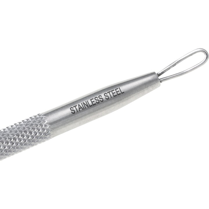 Tweezerman No Slip Skin Care Tool 1 st hudvårdsverktyg i rostfritt stål med ögla och texten STAINLESS STEEL på handtaget