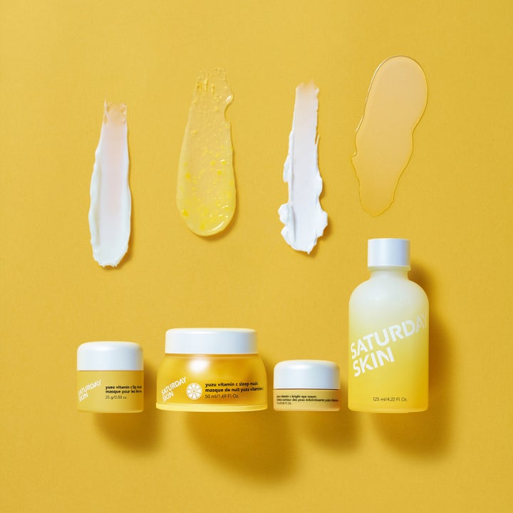 Saturday Skin Yuzu Vitamin C Bright Eye Cream 15 ml lystergivande ögonkräm i gul burk med vit krämig textur