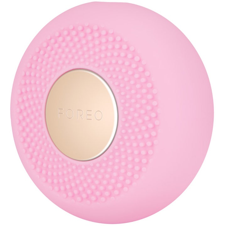 FOREO UFO mini 2 Pearl Pink beauty device för led terapi ansiktsbehandling i ljusrosa silikon med guldplatta.