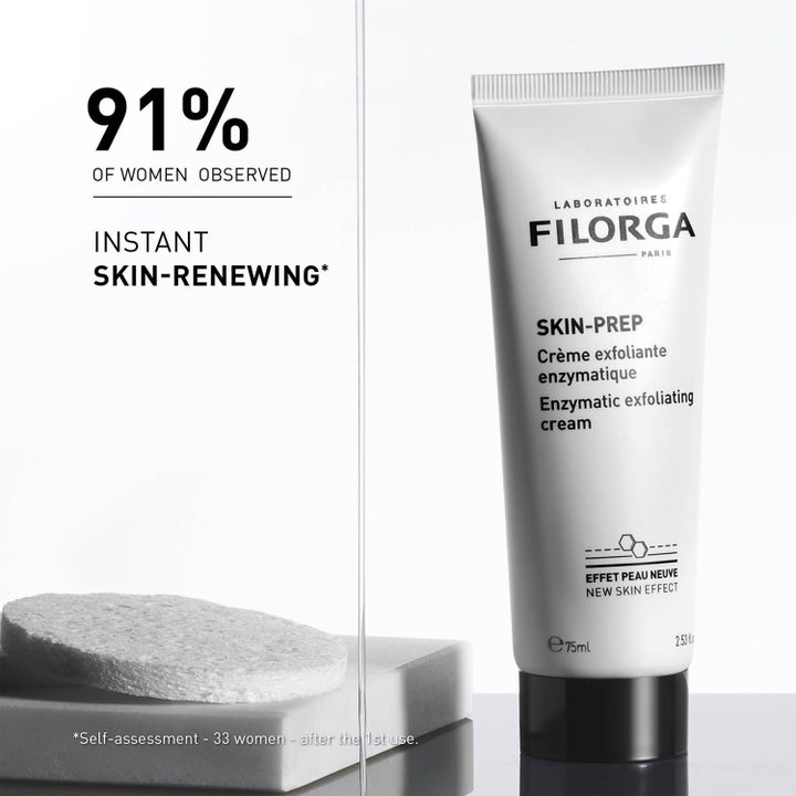Filorga Skin-Prep Enzymatic Exfoliating Cream 75 ml peeling i vit tub som ger ny hudkänsla vid en rengöringssvamp.