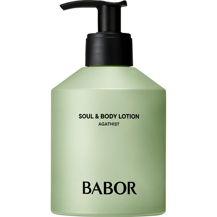 Babor Soul & Body Lotion Agathist återfuktande kroppslotion i en matt ljusgrön flaska med svart pump.