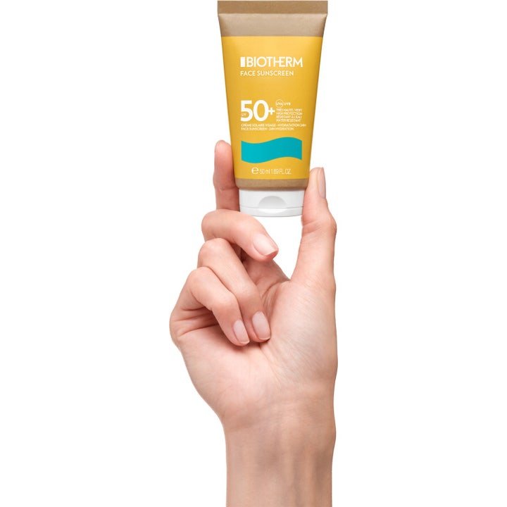 Biotherm Waterlover Creme Solaire Anti-Age 50 ml är en smidig vit anti age solkräm spf50 med krämig textur