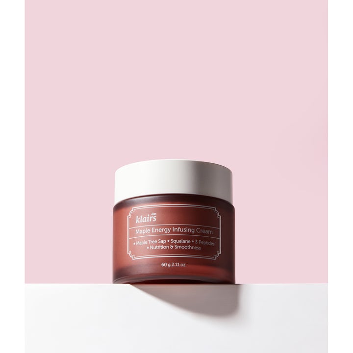 Klairs Maple Energy Infusing Cream 60 g ansiktskräm med lönnträd och peptider i brun frostad glasburk mot rosa bakgrund