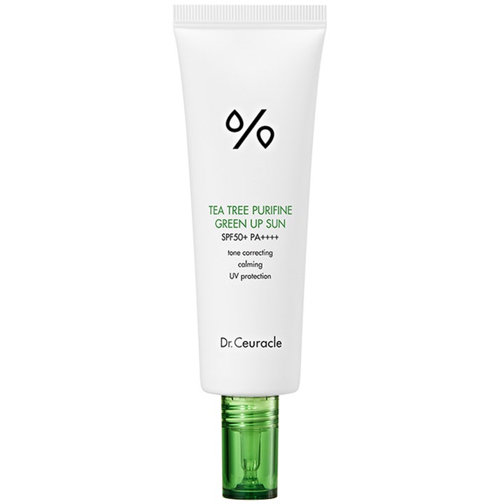 Dr. Ceuracle Tea Tree Purifine Green Up Sun 50 ml solkräm för fet hy med rodnadskorrigering i en vit tub med grön kork.
