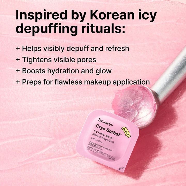 Dr.Jart+ Cryo Sorbet Icy Facial Mask 3 g svalkande ansiktsmask dämpar svullnad med rosa geltextur på en silverskopa.