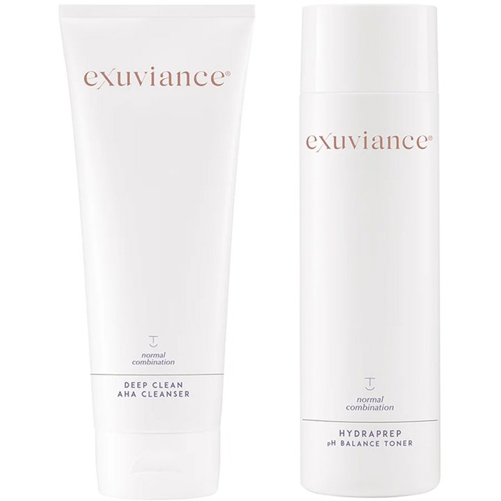 Exuviance Deep Clean AHA Cleanser och HydraPrep pH Balance Toner duo i vit tub och flaska med text i rosé.