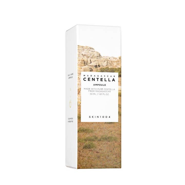 SKIN1004 Madagascar Centella Ampoule 30 ml lugnande hudvård i vit ytterkartong med motiv av Madagaskar.
