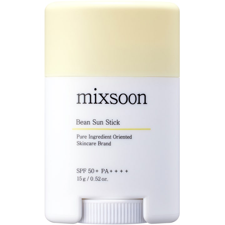 Mixsoon Bean Sun Stick 15 g återfuktande solstift spf 50 i en smidig vit hylsa med ljusgult lock.