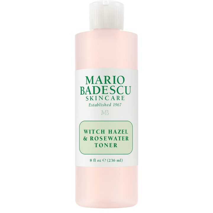 Mario Badescu Witch Hazel & Rosewater Toner 236 ml rosenvatten ansiktsvatten i frostad flaska med ljusrosa vätska.