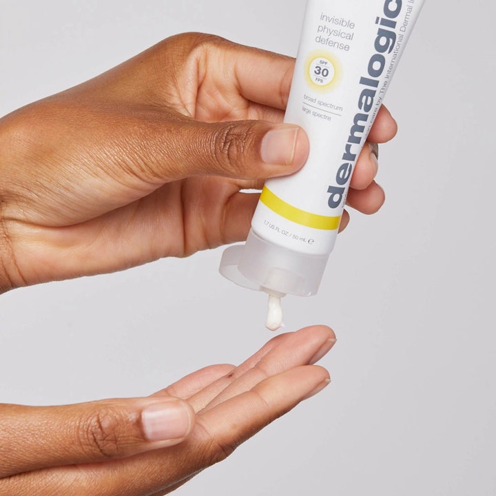 Dermalogica Invisible Physical Defense 50 ml fysikaliskt solskydd ansikte i vit tub som kläms ut som kräm.