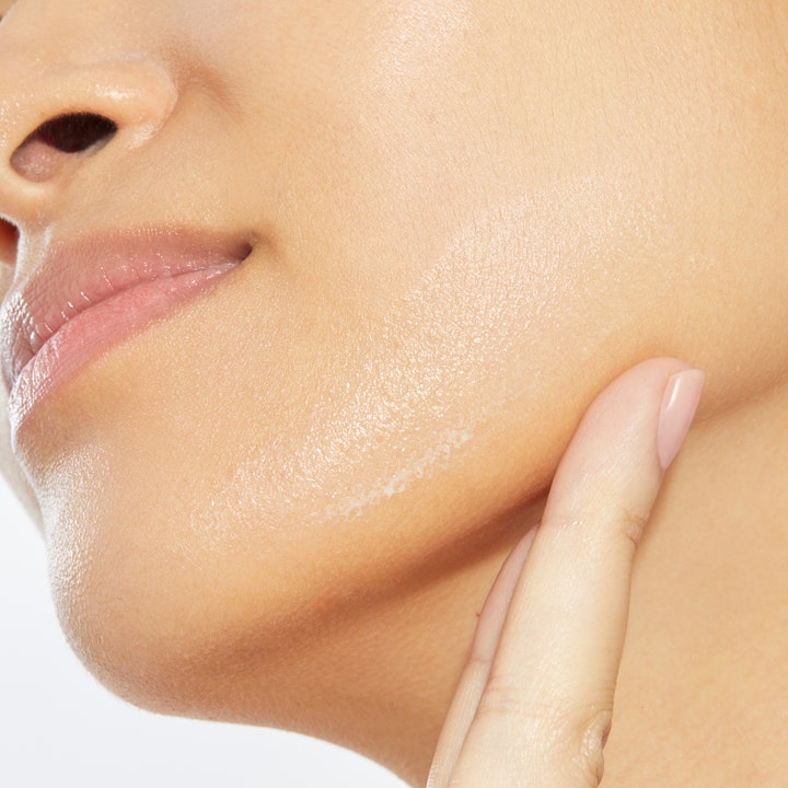 Mario Badescu Deep Blemish Solution 29 ml spotbehandling akne som appliceras på käklinjen för blemmoreducering.